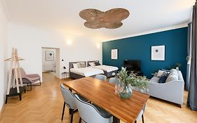 Best Price & Location - Historic Square Residency